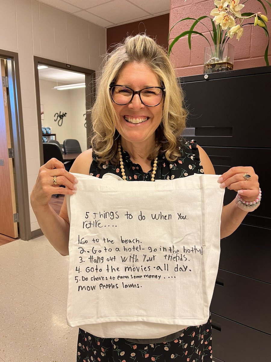 Lisa Kuyper tweet media