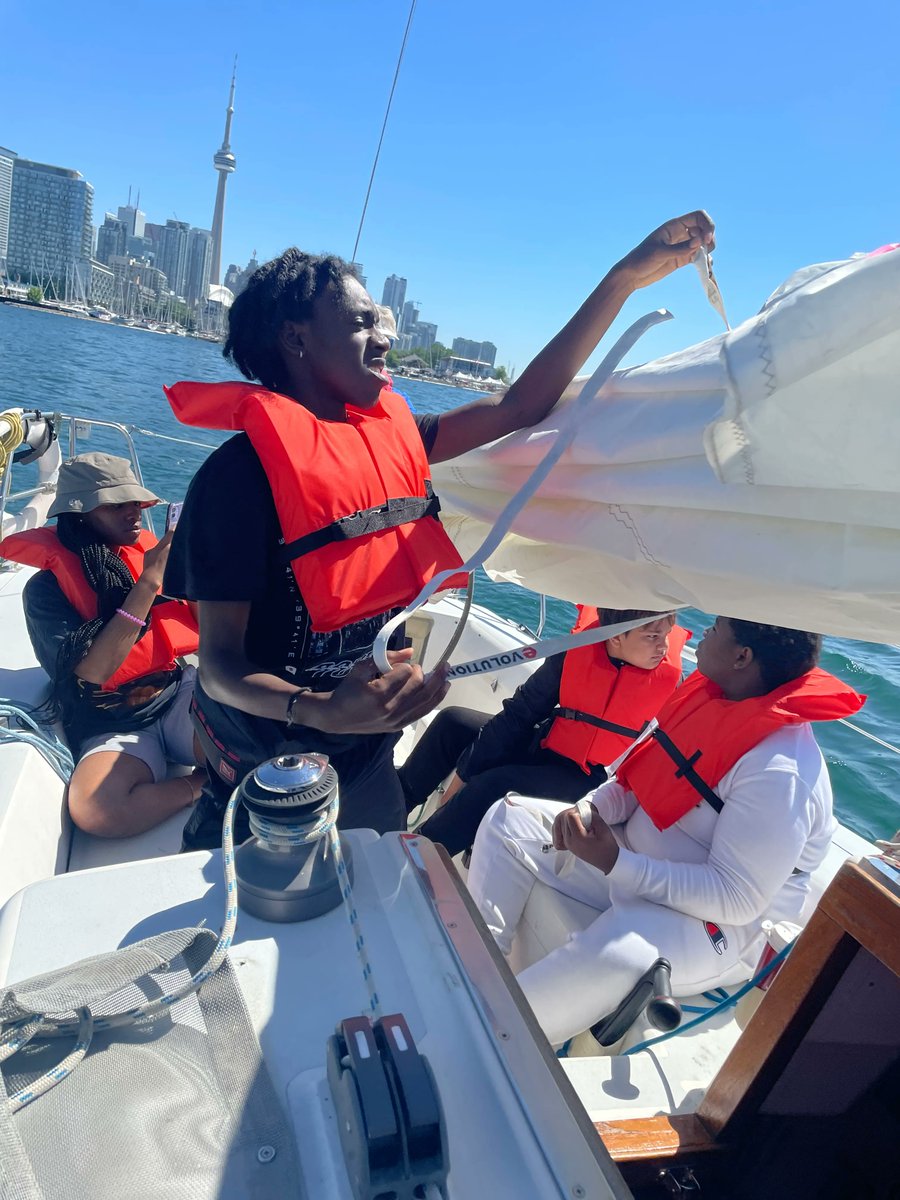 frontlinesto's tweet photo. Last week Friday the youth from our LIT and FIT program went sailing downtown with the national yacht club. Our youth worked together and learned how to operate a boat 🏙️ 🛥️
#torontoteens #torontoyouth #torontolake #torontoleaders #torontoyacht #torontosailing #torontoclub https://t.co/rMNp3OQA6G