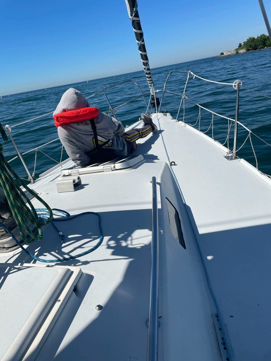 frontlinesto's tweet photo. Last week Friday the youth from our LIT and FIT program went sailing downtown with the national yacht club. Our youth worked together and learned how to operate a boat 🏙️ 🛥️
#torontoteens #torontoyouth #torontolake #torontoleaders #torontoyacht #torontosailing #torontoclub https://t.co/rMNp3OQA6G