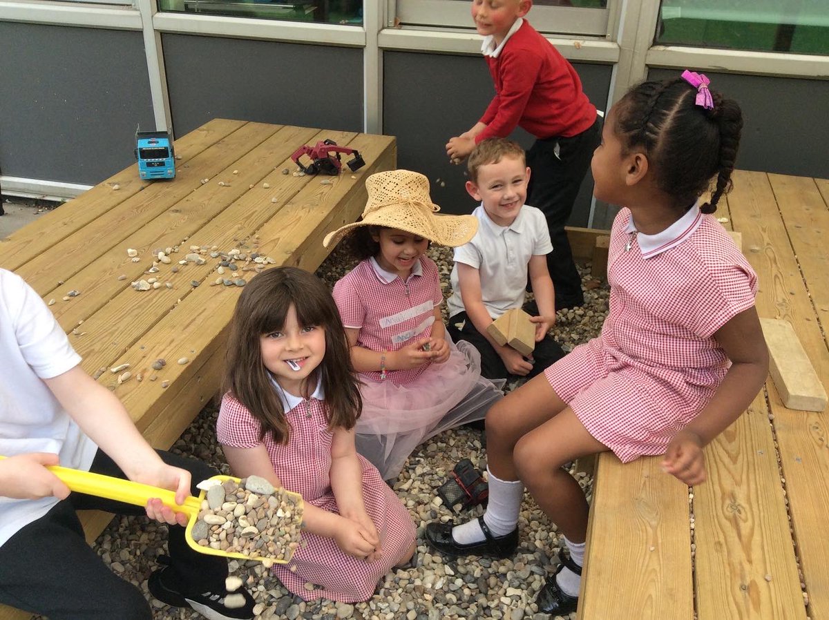 NET_Abbotsweld's tweet photo. Class swap ๐ซ || Today Miss Topley and the year ones visited Reception. They shared what it's like to be in year one and some of the fun things they do. They then all enjoyed playing together and having a yummy snack! #shapingfutures #netacademies https://t.co/dd5ChKqLFd