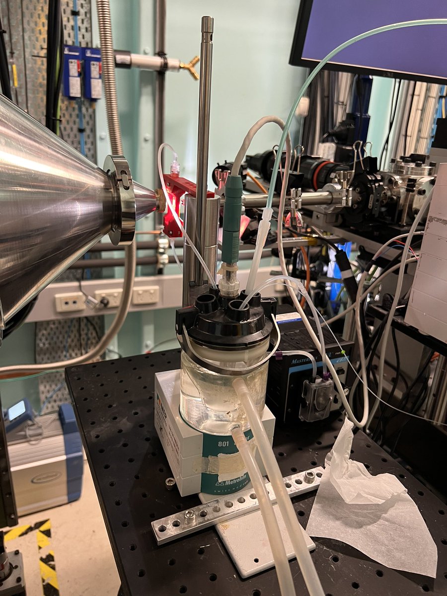 4am finish at the @ANSTO @ausynchrotron SAXS beamline 😴 I was determining self-assembled structures during in vitro digestion with various inulin-based treatments💊 Thank you to @Malindasalim for helping me out! 😊 #ANSTO #AusSynchrotron