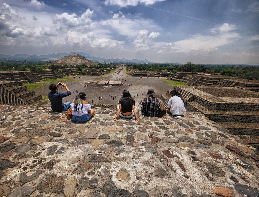 ToshioK's tweet photo. Pyramid of the Sun in Mexico https://t.co/kDdJGGpDEM #photography #travel #clouds #overlook #AvenueoftheDead #PyramidoftheMoon #Teotihuacan #Mexico #ancient #history #pyramid #aztec #people #centralamerica https://t.co/ekQ346iOHG