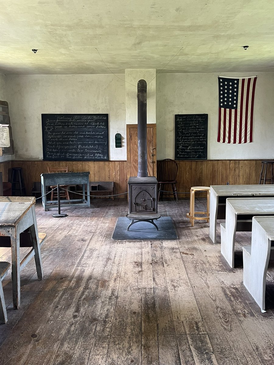 PileRate's tweet image. Shelburne, VT

Front-load wood stove

1840’s one-room school house

Originally built in Charlotte, VT

Relocated @ShelburneMuseum: 1946

10/10
