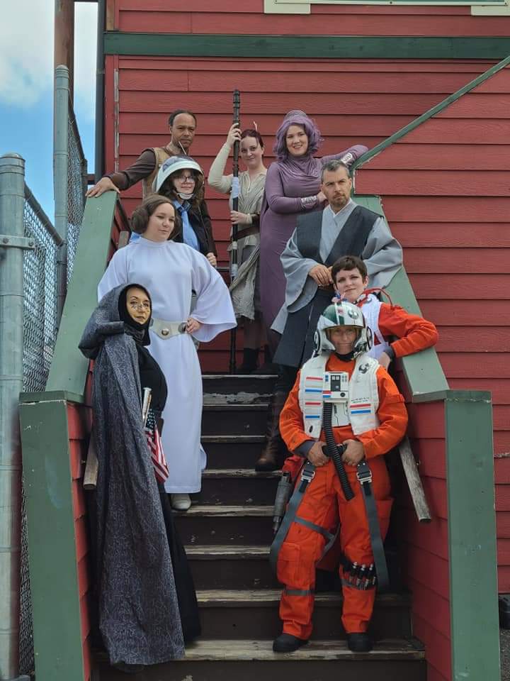 Come see Alpha Base in the Edmonds Fourth of July parade at 12 PM at 6th and Main Street. Happy Independence Day! 

#starwars #rebellegion #alphabasewa #fourthofjuly #resistancepilot #rey #finn #leia #admiralholdo #jedi #barrissoffee #rebeltrooper #cosplay #starwarscosplay