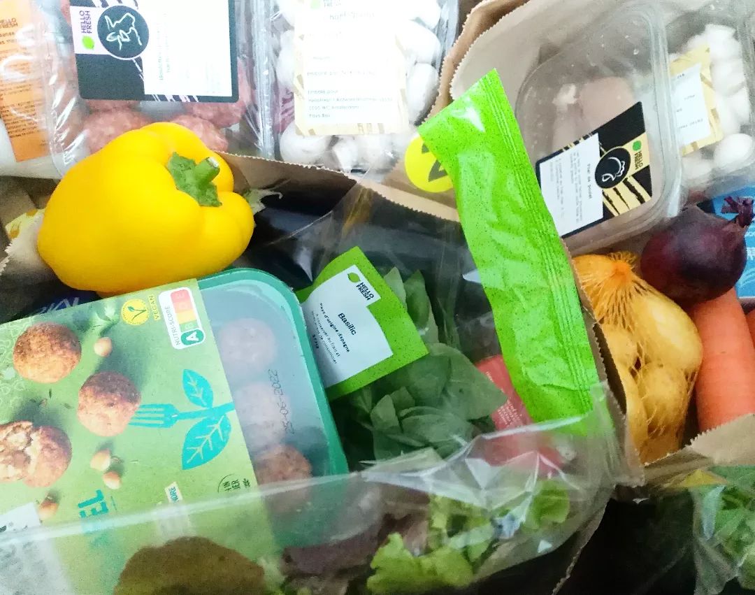 AlbinaPi's tweet photo. Hello les amis, je suis heureuse avec livraison rapide de HelloFresh et impatiente de découvrir les produits frais, parfaitement emballés, accompagnés de délicieuses recettes faciles pour toute la famille.😘 #HelloFreshBE #CookWithHelloFreshBE https://t.co/BeqxOJ5cw8