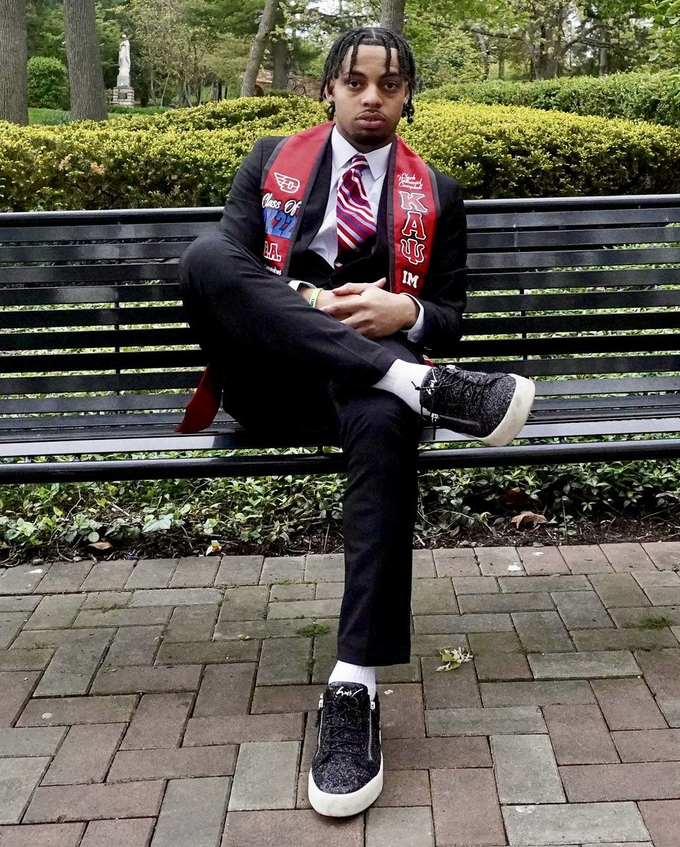 LowlifeCc_'s tweet photo. I just hope i’m making my people proud. aint come this far to only go this far.💯 #Lategradpost #Classof22 #UDalum https://t.co/i1tBcabHAO