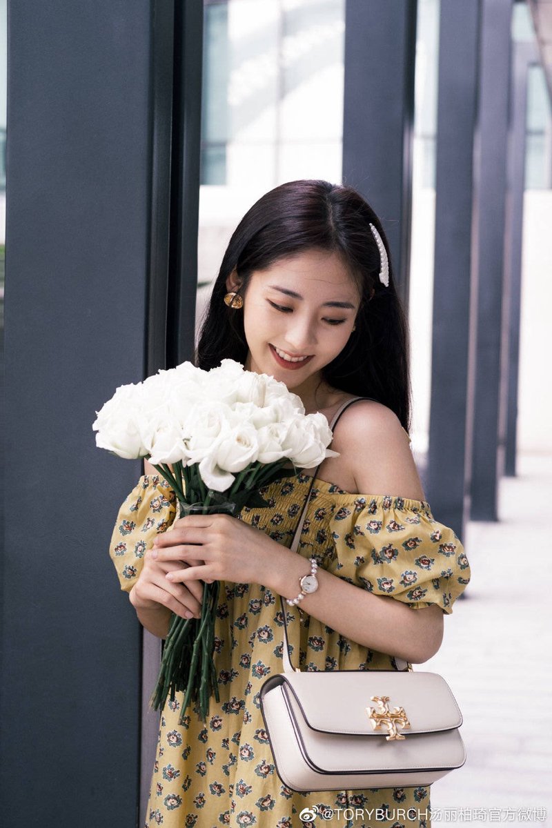 XingFei_Ph's tweet photo. #XingFei For ToryBurch Bag⭐️
#邢菲 #toryburch https://t.co/MbuObJepjA