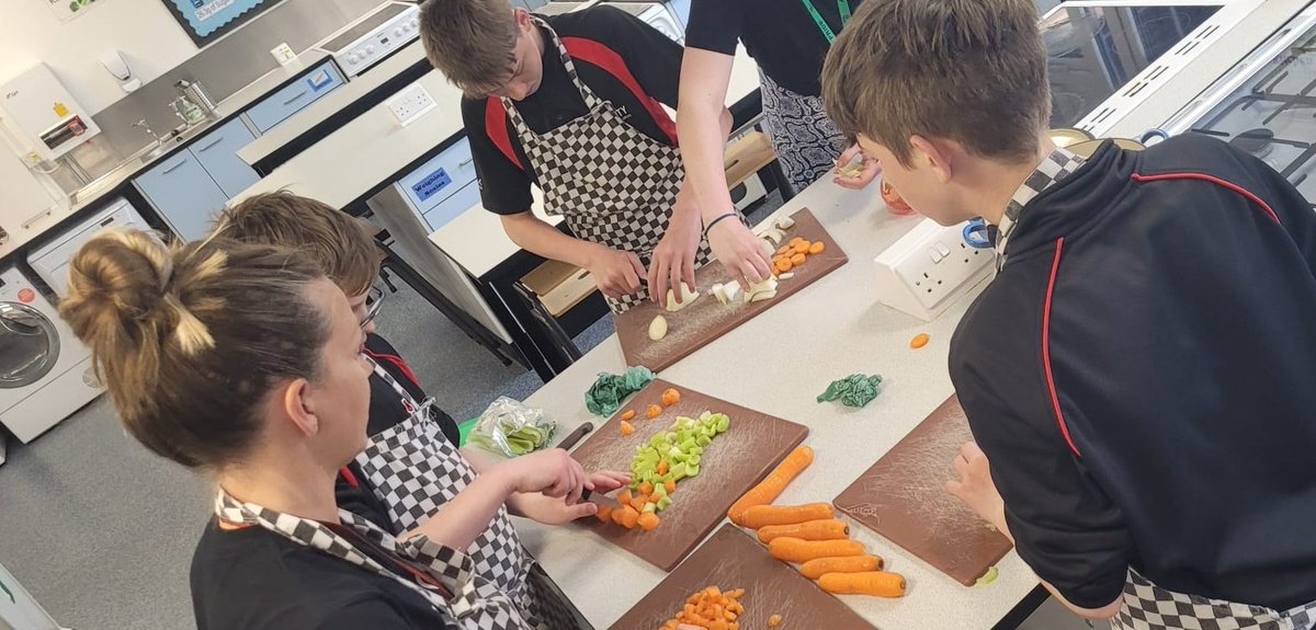 RootedInUnity's tweet image. Such a lovely feeling getting the @UnityBlackpool boys back together after our trip to @JamiesFarm, cooking a fabulous casserole and sitting down to eat together. Heart warming to hear them checking in and giving shout outs to each other 💚 #legacy #thisisap #KindnessMatters