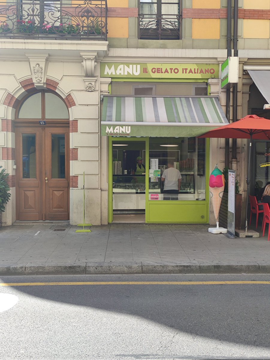 Patybio1's tweet photo. Dans les rues de Genève... 
#geneve
#leman 
#gelato 
#Manuilgelatoitaliano https://t.co/GuiDbbdihf