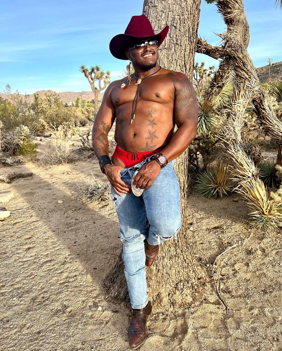 Urban Cowboy Lives!!! #cowboyboots #cowboyshit #hefromhouston :special thanks to <a href="/londonvsreese/">London Reese</a> for sending me these jocks @debonairmen_ to where send more!! Red is my favorite color,,