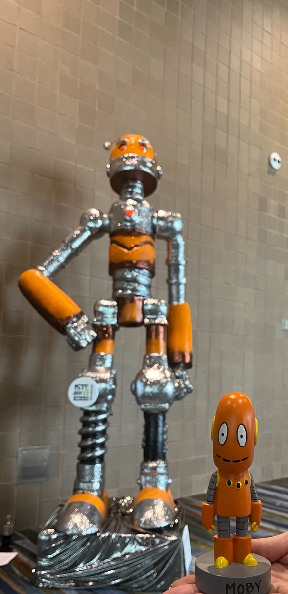 brainpop's tweet photo. *Beep Beep* Been making friends with the local robots here @iste 🤖🧡
#TinyMoby Takes #ISTELive22
What else should I see before I go? 🤔 https://t.co/OSAEWX6Hzl