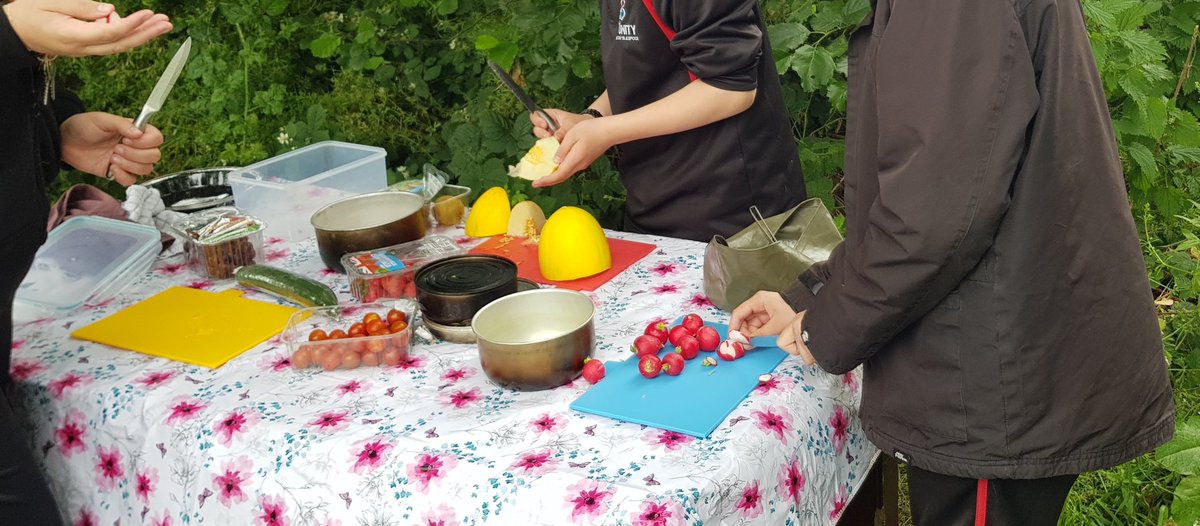 RootedInUnity's tweet image. This week has been all about foraging and food prep. Everyone is loving the current glut of raspberries and it has been wonderful watching them discover the new fruits as well as sharing with each other. #forestschool