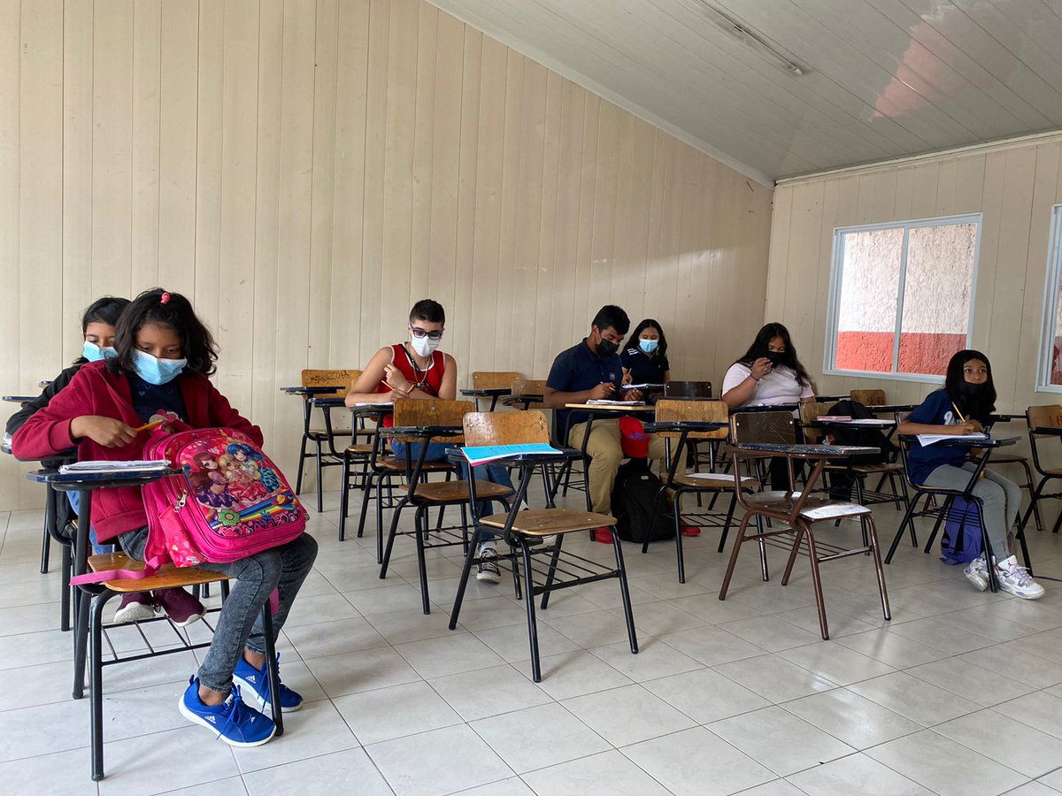 IEEASLP_slp's tweet photo. 📖 Acompañamiento en el Círculo de Lectura y Escritura con el tema "El Derecho de los niños y niñas" del grupo de la asesora Silvia Gutiérrez Zahuer en la Plaza Comunitaria Silos, MR. 41 a cargo del Técnico Docente Luciano Rosales López. #Coordinación01 #IEEA https://t.co/mgUEeXrwrG