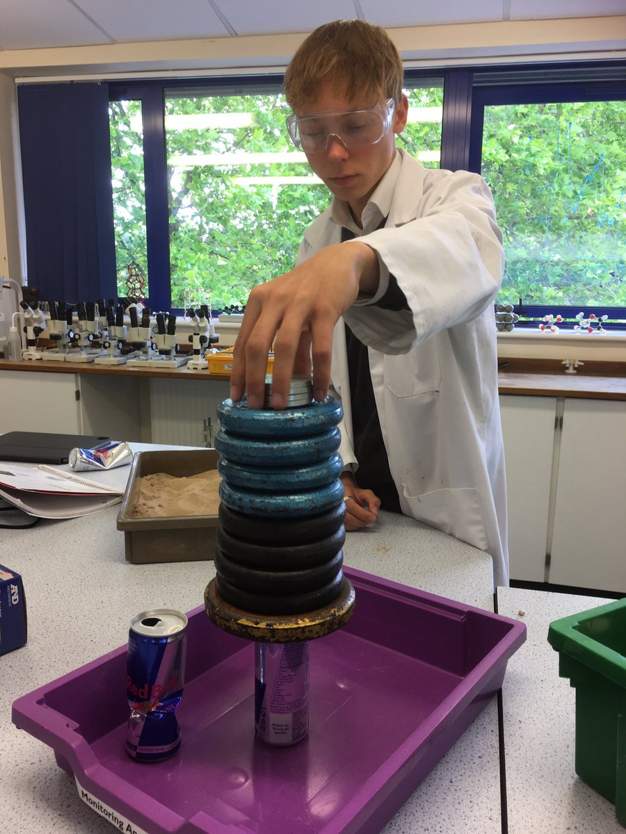 CathWilson1707's tweet image. Final Day of the IB Group 4 Project - fantastic work by our IB1! @Warminster1707 @warminsterbiol1 @warminsterchem @WarminsterPhys #teamwork #IBScience