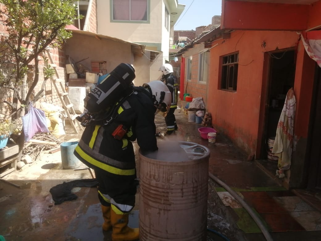LosTiemposBol's tweet photo. #LTahora #Cochabmaba
SAR-Bolivia atendió un caso de fuga de gas con incendio en la avenida Víctor Ustariz.

Fotos: SAR-Bolivia Filial Cochabamba https://t.co/HeJ6zHAonx