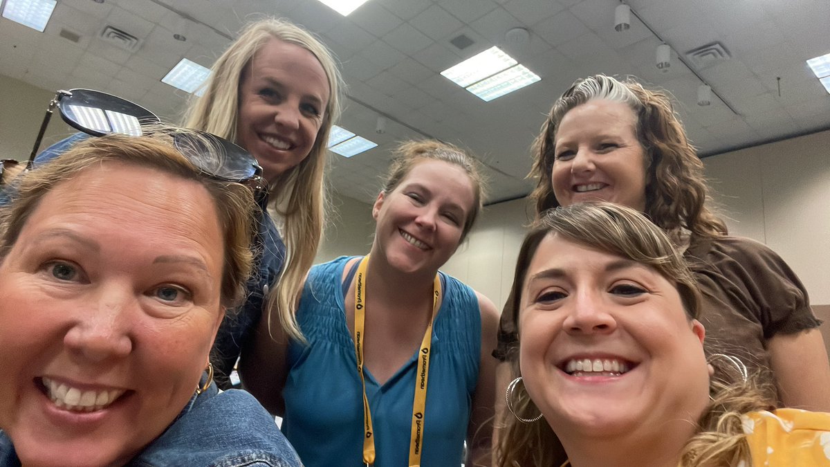 CroninGr2's tweet photo. #iste @DebAtchison @DDicksonEdTech @WillcottJulie https://t.co/Eyhg9b8l9B