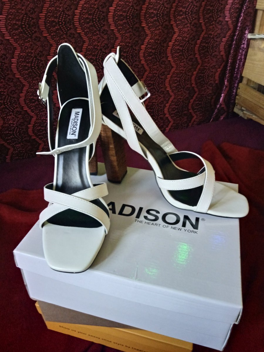 TsLightworx's tweet photo. Lovely Spoils from a secret admirer #Mango #MadisonNewYork #PublicDesire 

Damn, I Do Love a good pair of heels https://t.co/kYD1S1Ef9K