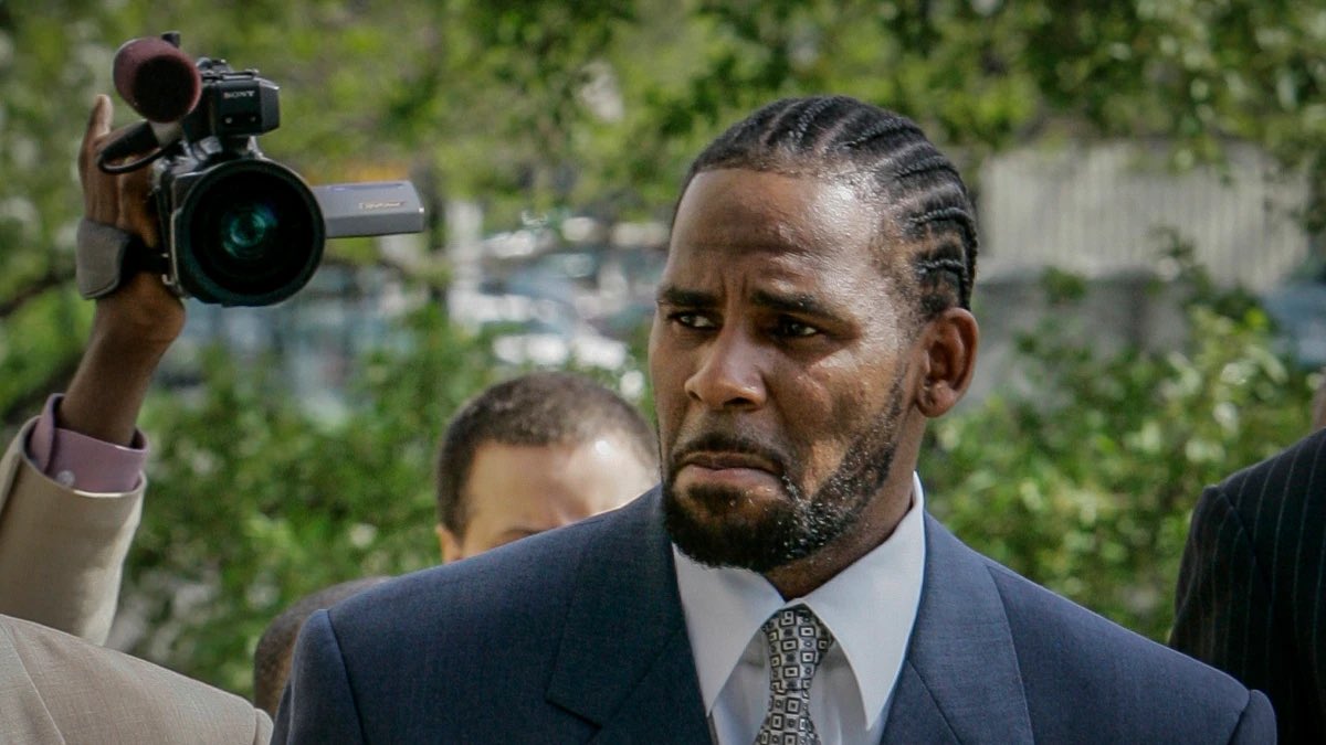 elmusicfeelings's tweet photo. #MFnewz #Rkelly est condamné à 30 ans de prison pour diverses abus sexuels, nottament sur des mineurs. https://t.co/iokff8ZpFK