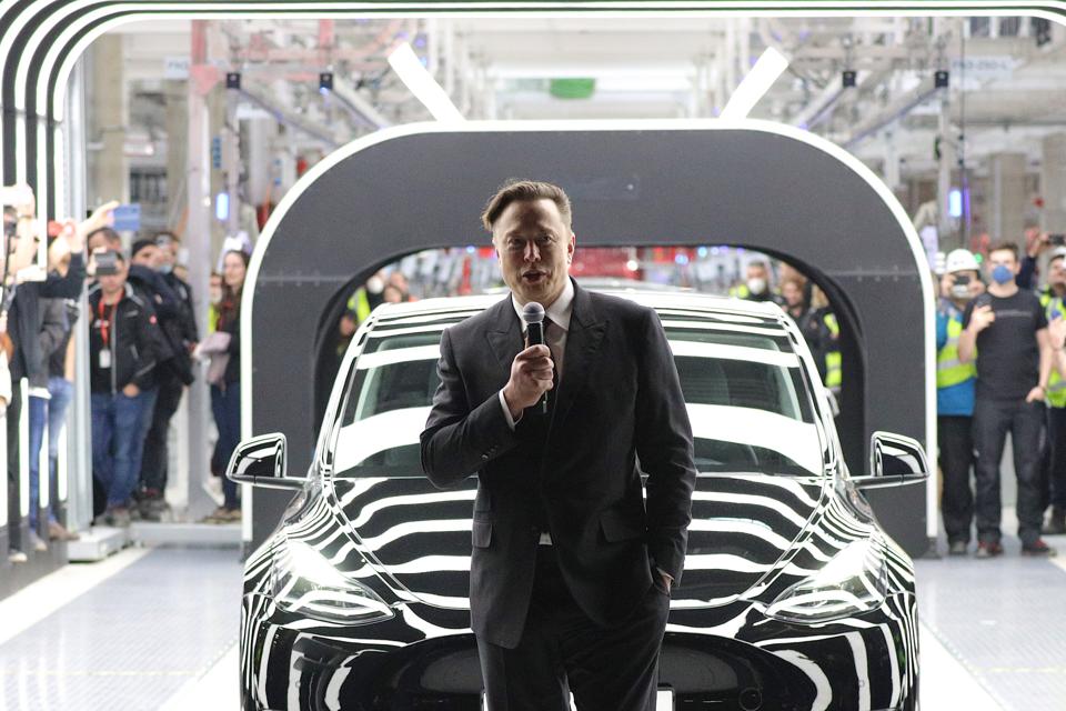 Tesla Analysts Slash EV Delivery Forecasts After Turbulent China Quarter