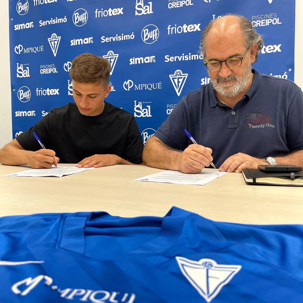 CFIgualada_'s tweet photo. ✍🏻 FITXATGE 2022/23

En Xavi Mallol es converteix en nou jugador del CF Igualada.

Un jove extrem amb molt desequilibri, que arriba procedent del Santfeliuenc!

Benvingut! Ja ets blau! 💙

#SomBlaus #SentimentBlau https://t.co/QVCHbXvzgi