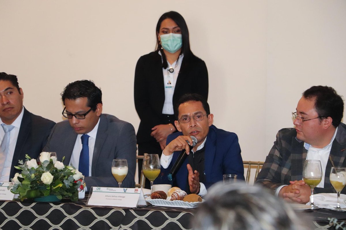 CCEHidalgo's tweet photo. El Presidente del #CEEH, Ing. Carlos Henkel Escorza asiste a la reunión de trabajo con la Comisión Federal de Electricidad CFE México, para establecer las estrategias en el fortalecimiento de la Relación Comercial de los estados división centro oriente.
⚡️🤝 https://t.co/HrWbQKq5Ui