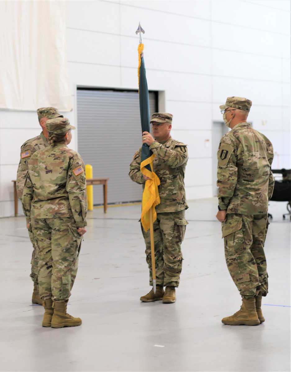 teamcastle's tweet photo. The 302D MEB welcomes Col. Anthony Mancari to the helm. Thank you for all your leadership and support Col. Jodi Smith. #BuildToServe 

@USArmyReserve @USArmy @USARPAC @INDOPACOM @USACEHQ @USAEnReg @FamilyPrograms @GoArmy @USArmySFL https://t.co/ndbWH2KowL