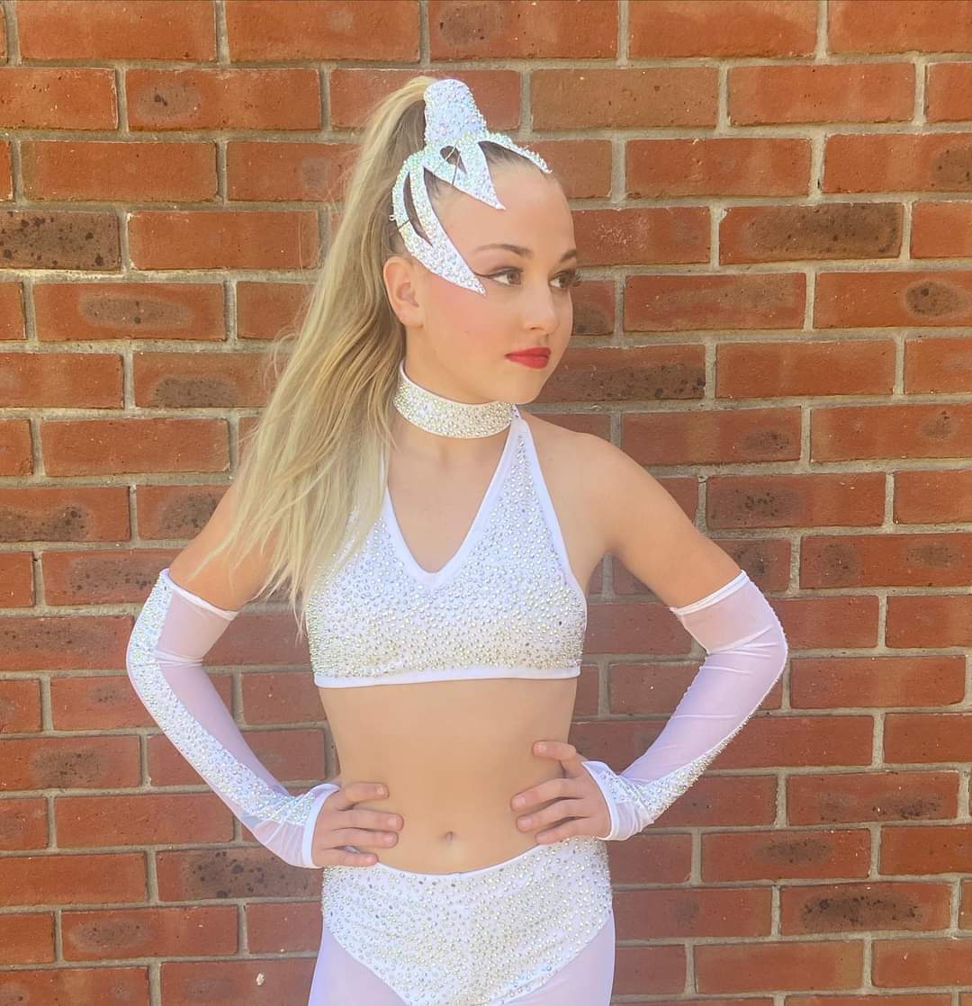 onejustdance's tweet image. my gang