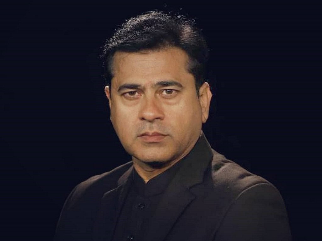 Of all the journalists @ImranRiazKhan is one name that shines above all others who stood with the truth no matter how hard the opposition was.Pakistan owes this man big time. His contribution to the struggle of Haqiqi Azaadi will be always be remembered.
#DontArrestImranRiazKhan