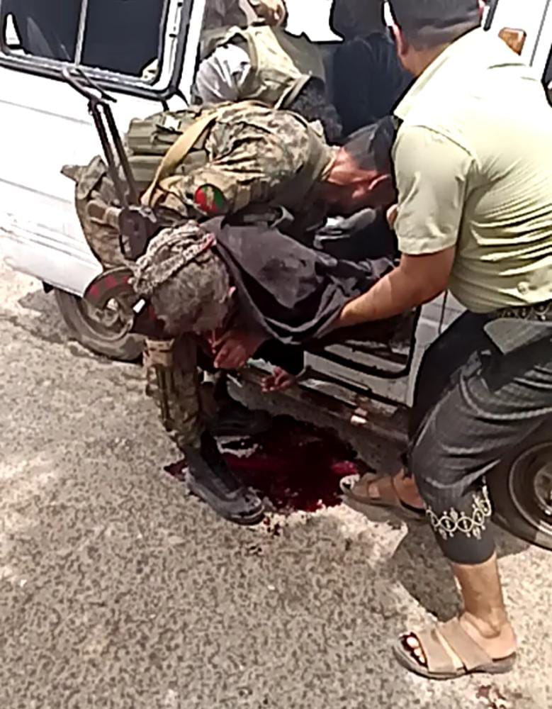 رحم الله شهداء الحادث الارهابي اليوم في خور مكسر واسكنهم جنة الفردوس، والحمدلله على سلامة اللواء صالح السيد..
لن تكسروا إرادتنا وعزيمتنا في استعادة دولتنا مهما عملتم سنطهر الجنوب من شركم وسنجتثكم وكل مموليكم وداعميكم ونحن نعلم مصدركم لكن الأمر لن يطول باذن الله..