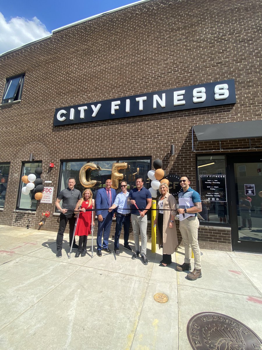 Philly_PR_Girl's tweet photo. The moment we've been waiting for is finally here! Let’s cut that ribbon! @cityfitnessphl @EPassyunkAve #CityFitnessPhilly #CFEastPassyunk #FitterTogether #PhillyFitness #ThingsToDoInPhilly https://t.co/mvZVxkdOru