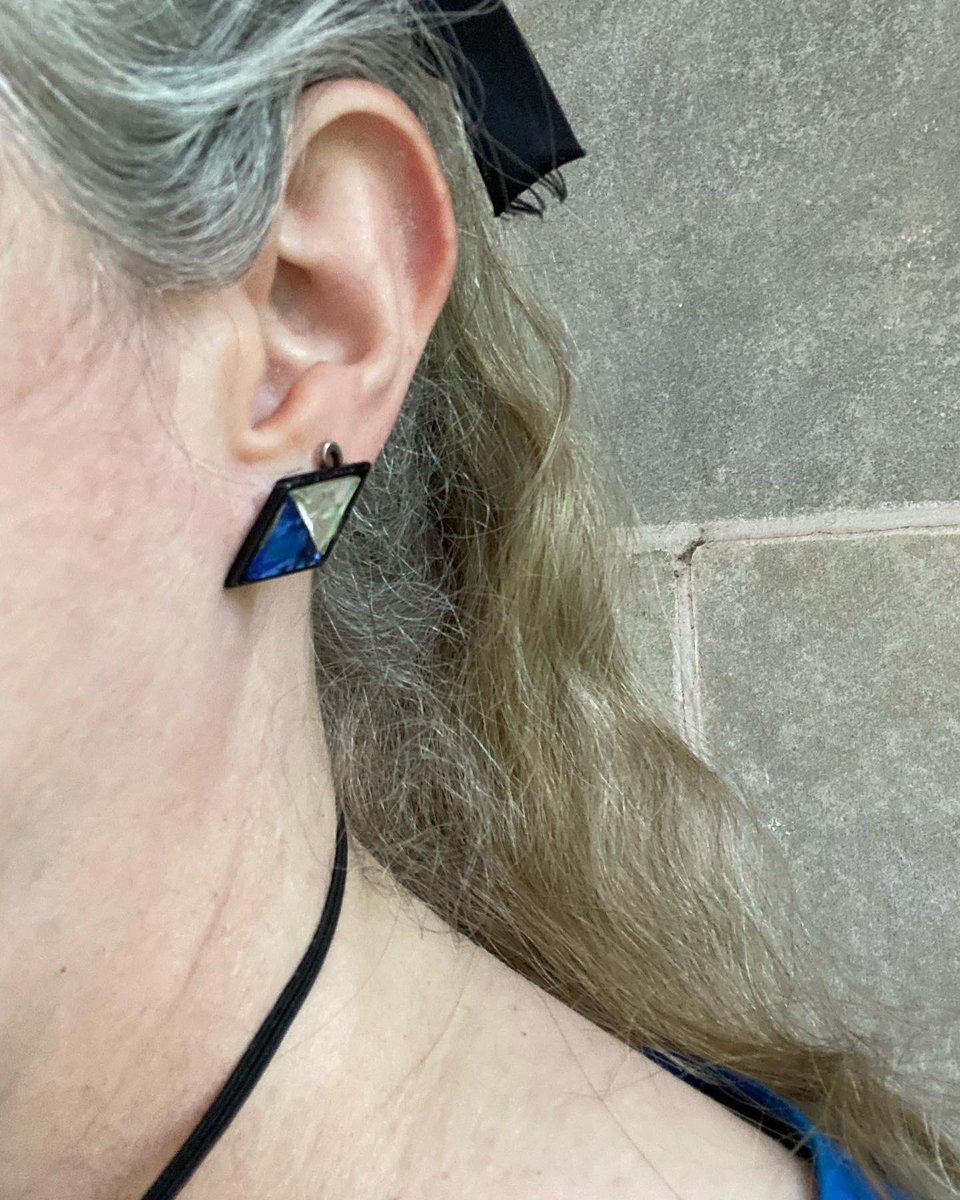 lhskarka's tweet photo. Today’s #jewelryaesthetic just matches my dress. But the earrings are #vintage #80sfashion 😉😂 #workingfromwork #lfk https://t.co/qJRyYxdyzR