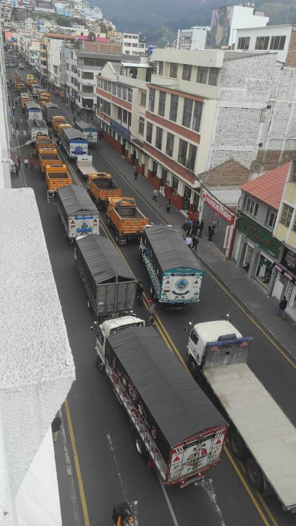 suca04's tweet image. El transporte pesado de #Amabato se une al #ParoNacional de #Ecuador 🇪🇨
