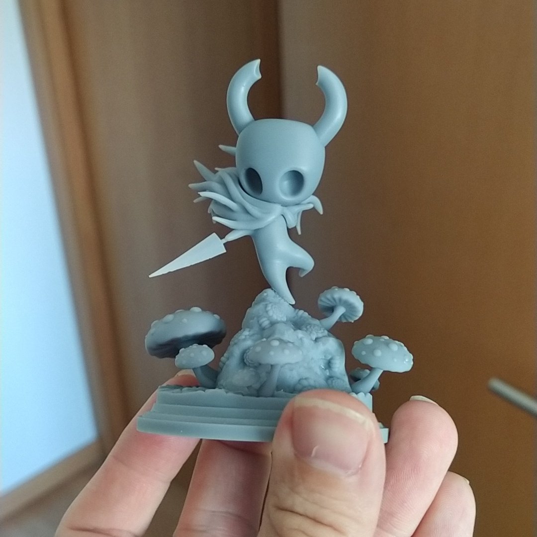 TrevvieAAMB's tweet photo. Empiezo el #paintlog donde iré subiendo los pasos que iré siguiendo para pintar esta pasada de figura de Hollow Knight. La figura se encuentra en los Páramos Fúngicos, que es una zona particularmente oscura iluminada por la tenue bioluminiscencia de las esporas. https://t.co/tofBp2UO93
