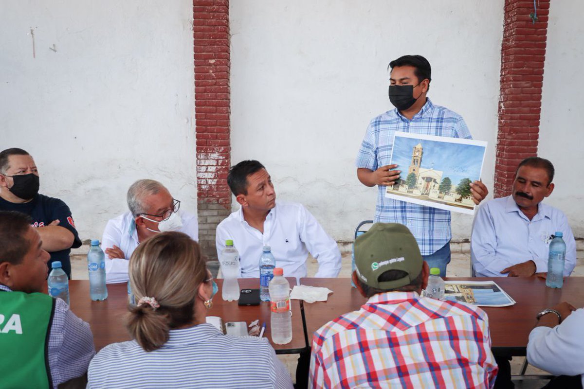 charro_rl's tweet photo. Este medio día en compañía del Diputado Local Ing. @RONOFRE58 sostuvimos una plática con el parroco de la iglesia de Nuestra Señora de Guadalupe del Ejido Coyote, con la intención de escuchar sus propuestas para la remodelación y rehabilitación de la iglesia.
@mrikelme #JLHM https://t.co/OhJotYf1kq