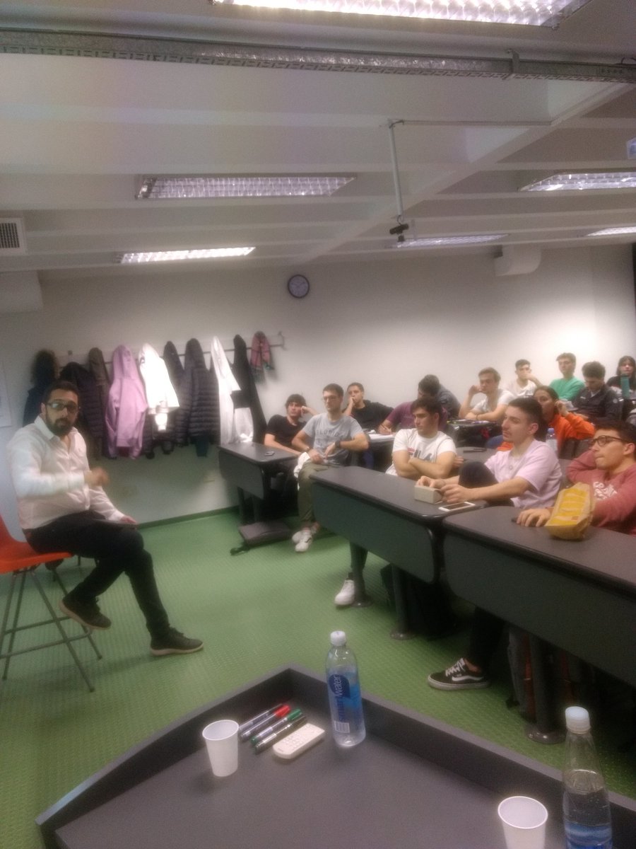 h_dalessio's tweet photo. Gracias @nahuelzn por ayudarnos a entender más acerca del #Deporte como herramienta de #softpower. Gran manera de cerrar el cuatrimestre! https://t.co/Ulz8bUWlat