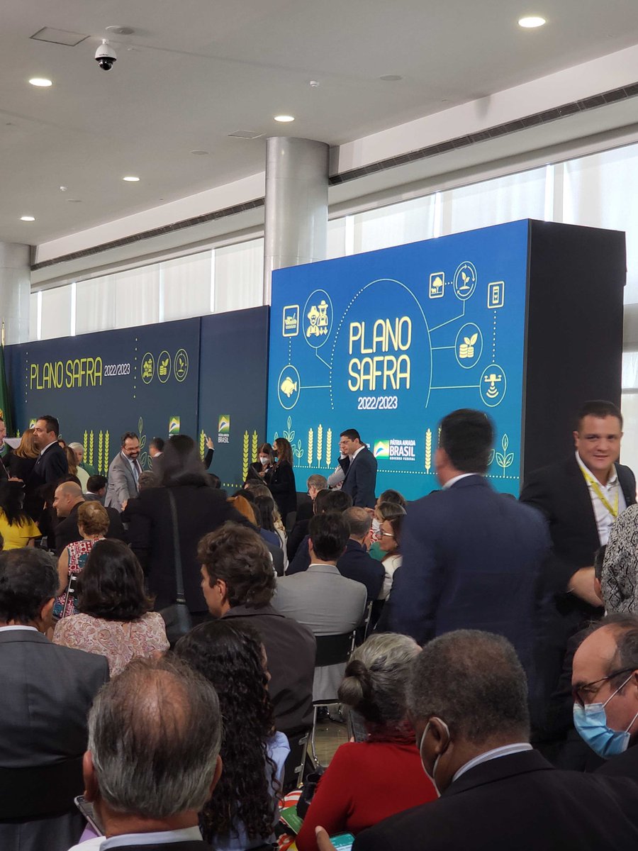BMJconsultoria's tweet photo. #BMJUPDATE: O governo anuncia em instantes o #PlanoSafra 2022/2023. A expectativa é de que o valor deste ano supere R$ 300 bilhões. A cerimônia de anúncio será no Palácio do Planalto, em Brasília. #PalácioDoPlanalto #Agro https://t.co/TCNF483svU