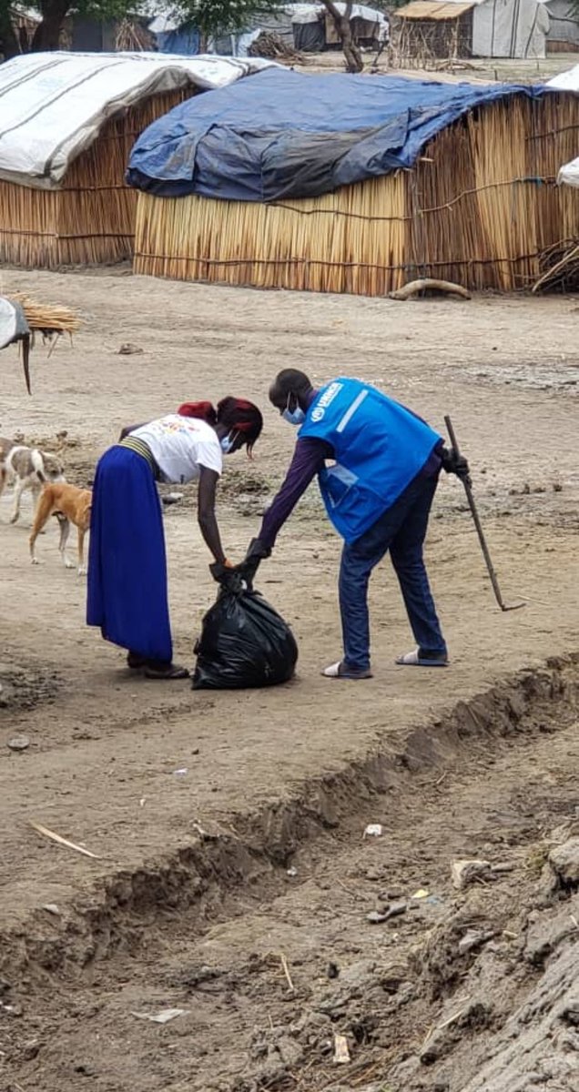 HildaOchuonyo's tweet photo. Today @UNHCRSouthSudan joined WASH partners and IDPs in #Bentiu for the General Environment Clean-up Campaign in Site D.
With the #cholera outbreak in #Unity_State, good sanitation behaviour must be maintained.
@CCCMSouthSudan https://t.co/CNF3TF78Bv