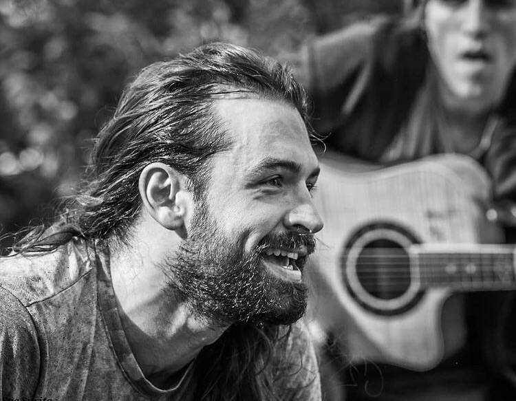 Thank you for all your support with my latest song ‘Throw Some Hands’. It’s really cool to see the numbers and hear your reactions ✌️👊

Listen here - linktr.ee/tonyhumphriesm…