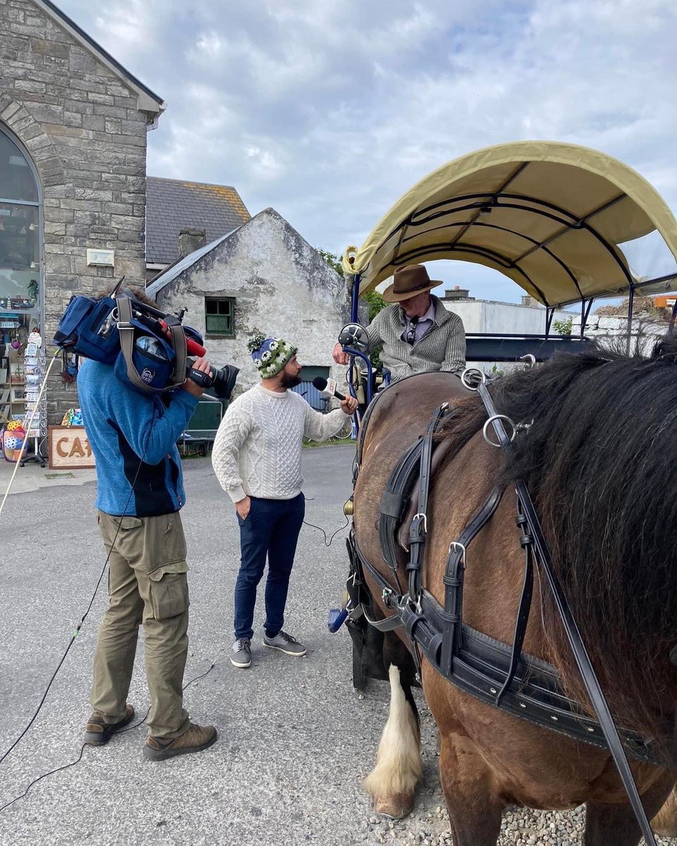 #throwback 2 weeks ago, a first for <a href="/IrelandAMVMTV/">Ireland AM</a> &amp; <a href="/deric_tv/">Deric</a> broadcasting live #InisMor <a href="/AranIslandFerry/">Aran Island Ferries</a>. So much fun &amp; wonderful characters to meet. bhí craic den scoth againn cé go raibh muid in ár suí luath! Buíochas ó chroí do gach duine a bhí páirteach linn. #aranislands