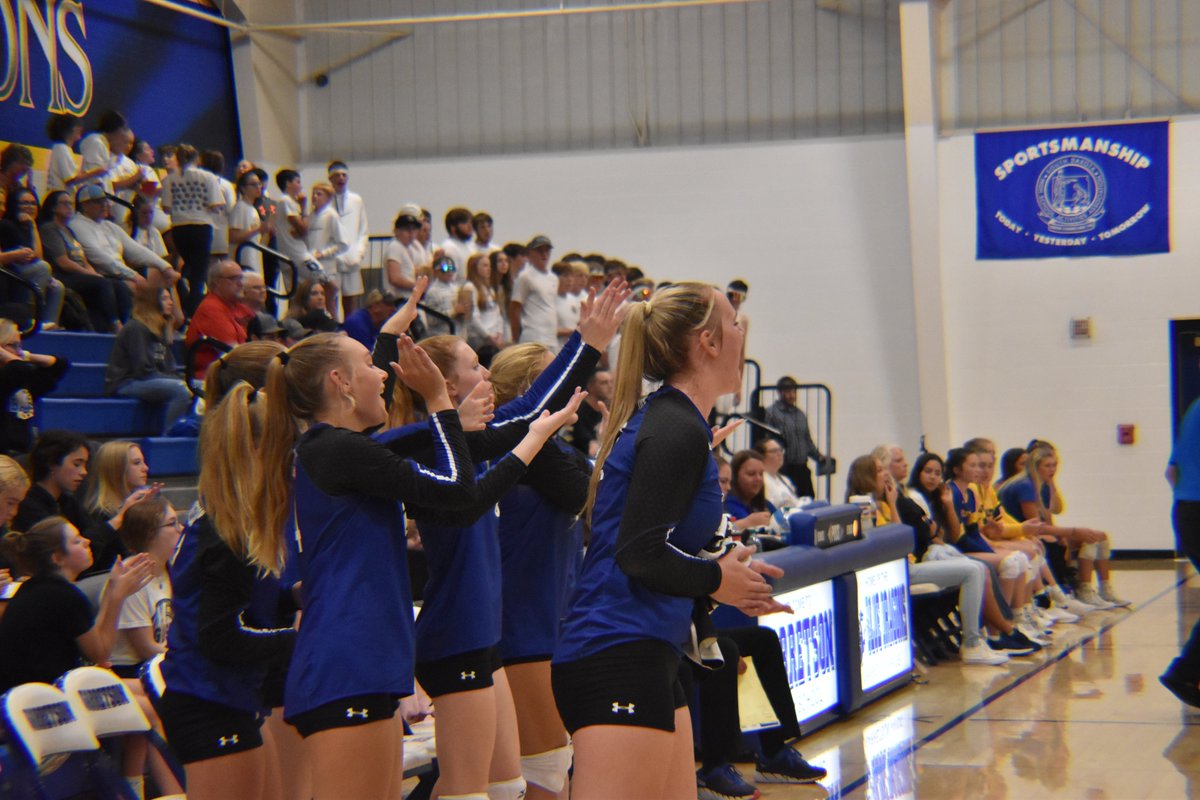 How the girls feel when Coach gets announced as SD Volleyball Coach of the Year! #Proud #NotSurprised Congrats <a href="/DennisNorthrup5/">Dennis Northrup</a>