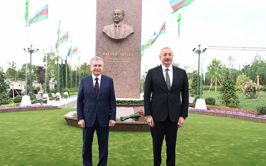 rd_yap's tweet photo. Daşkəndin mərkəzində Ulu Öndər Heydər Əliyevin xatirəsinə həsr edilmiş Meydanın yaradılması Azərbaycan xalqının böyük oğlu Heydər Əliyevə hörmətin, həm də xalqlarımızın qardaşlığının və dostluğunun təzahürüdür.
https://t.co/PeQNjNLzQ3 https://t.co/jUwuVq7aQK