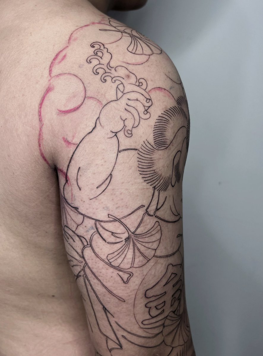yintattoo's tweet photo. 花臂的制作过程，来自哈尔滨的同行小老弟。#tattoos #刺青師 #花臂 #刺青 https://t.co/w2meOHetTL