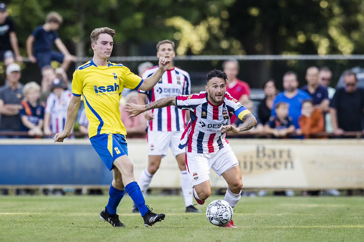 supclubwII's tweet photo. Willem II won vanavond zijn 2e oefenwedstrijd. De Tricolores versloegen Sarto met 0-8, bij rust was het al 0-5. Ringo Meerveld en @Kabangsss scoorden beiden 2 doelpunten. @JoshuaSmitta maakte na rust zijn 🔴⚪️🔵 debuut.
#SCWillemII #SCWII
Foto’s: Toin Damen https://t.co/99ywMMt78e
