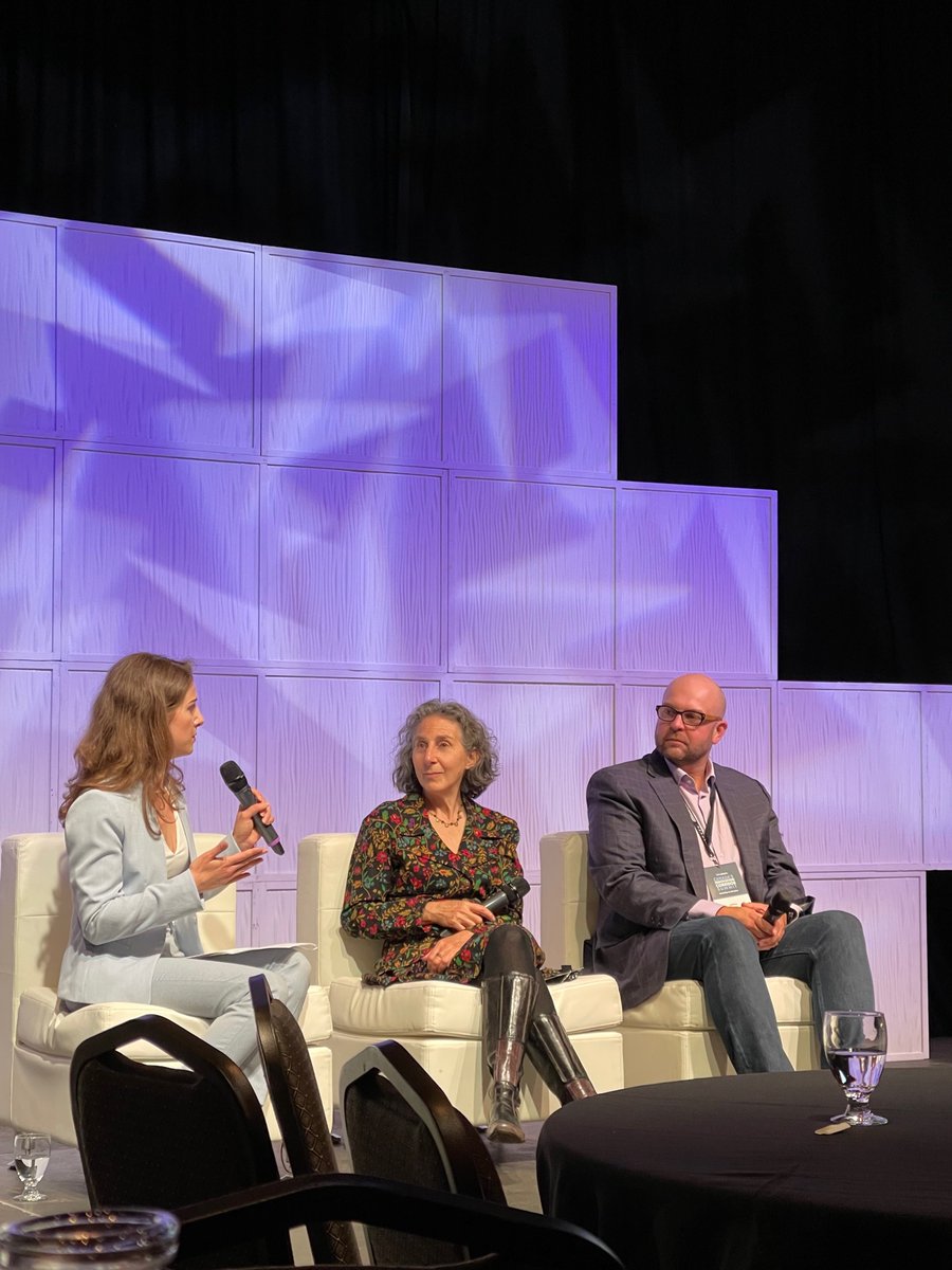 Happy to moderate a panel discussion at Canada’s Innovation Corridor Summit on a very hot topic: waste heat 🔥

S/O to <a href="/hce_net/">Hamilton Community Enterprises (HCE)</a> <a href="/AtmosphericFund/">The Atmospheric Fund</a> <a href="/hamiltonchamber/">Hamilton Chamber of Commerce</a>