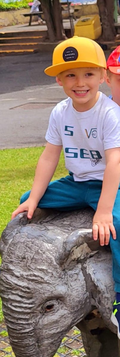 K4t3W's tweet photo. ‘Best day ever’ at Dudley zoo. 😂 https://t.co/ptaG7lkkKq