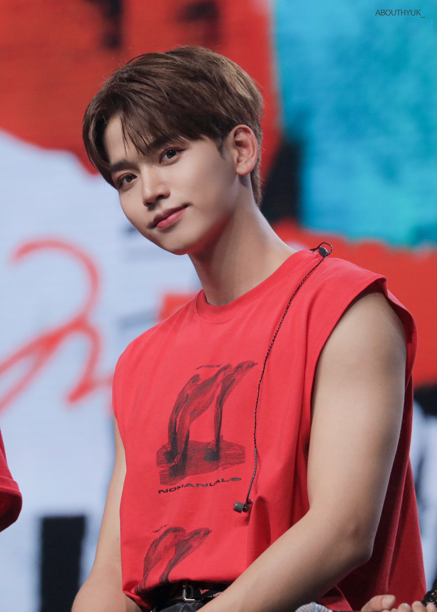 AboutHYUK_'s tweet photo. 220615 SHOWCON
❤1주년 축하해❤

#OMEGA_X #오메가엑스 
#HYUK #혁 #양혁 

@OmegaX_members https://t.co/ErEd9ie8eM