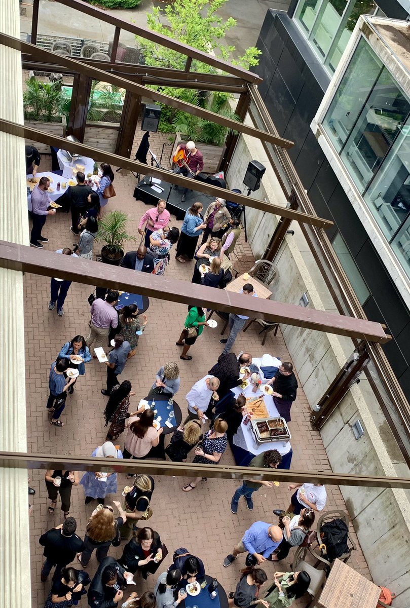 TOFacultyClub's tweet photo. Great time with the School of Continuing Studies - UofTSCS #summer #UofT #education #patio https://t.co/9dc9ZUa3T2
