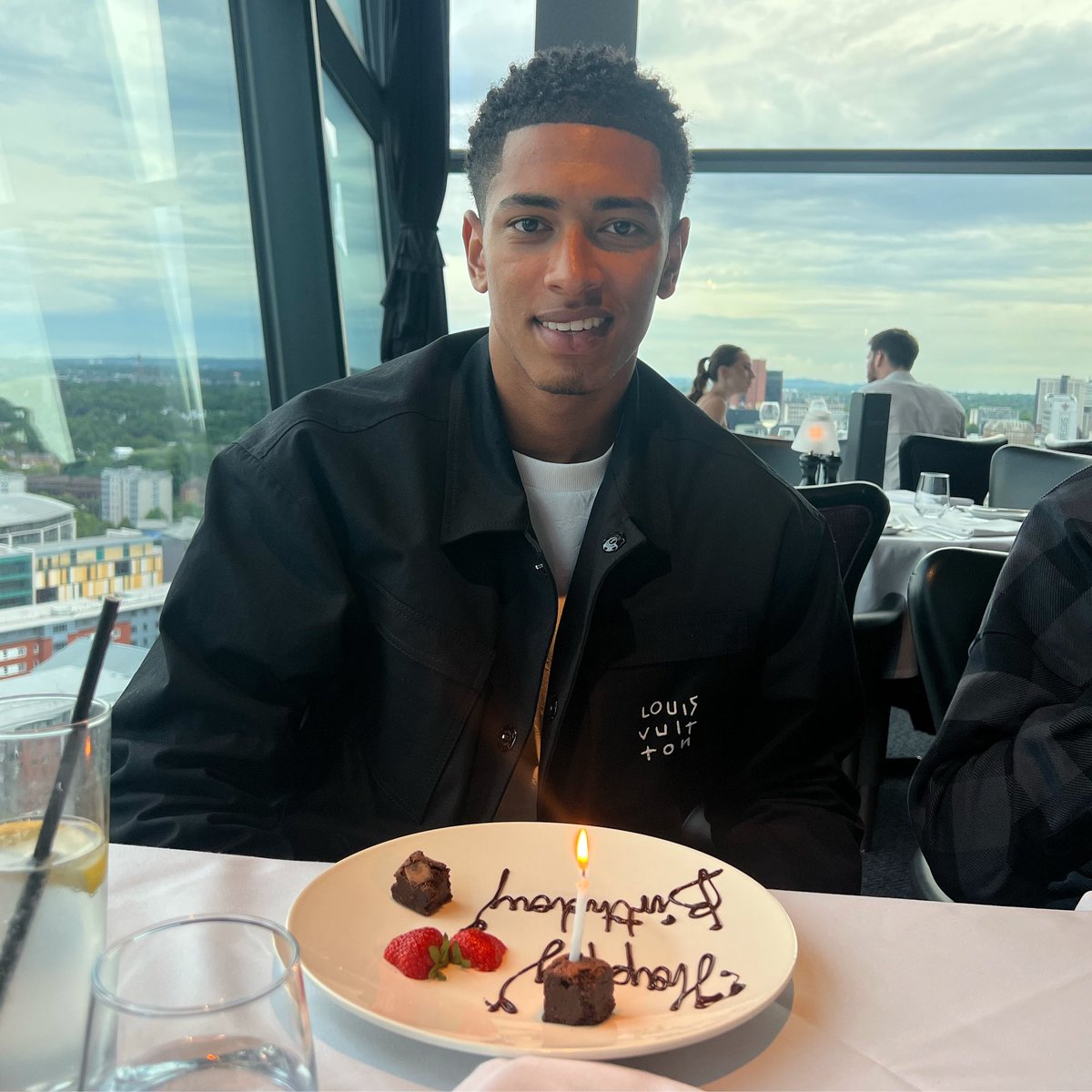 BellinghamJude's tweet photo. Thanks for all the nice messages!🥳🫶🏽 https://t.co/fqeKn39row