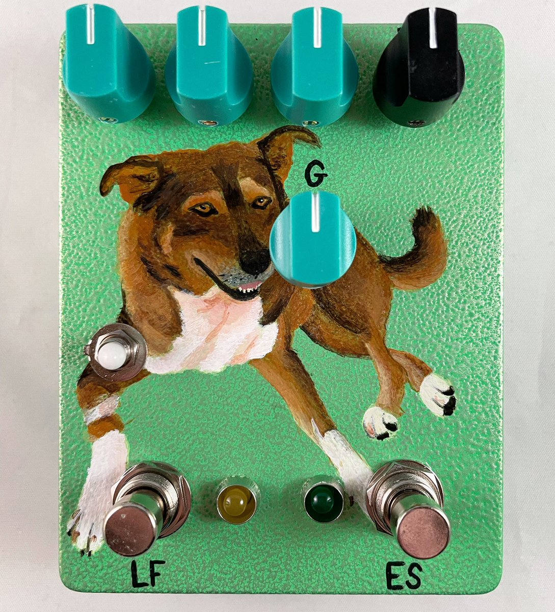 Here’s a custom Egg Sack -> Li’l Fella for @EvaGardner w/ one of her beloved pups on it. Sounds great and makes her feel great :)! #fuzzrocious #fuzzrociouspedals #evagardner #bassist #bassplayer #dog #dogs #dogsofinstagram