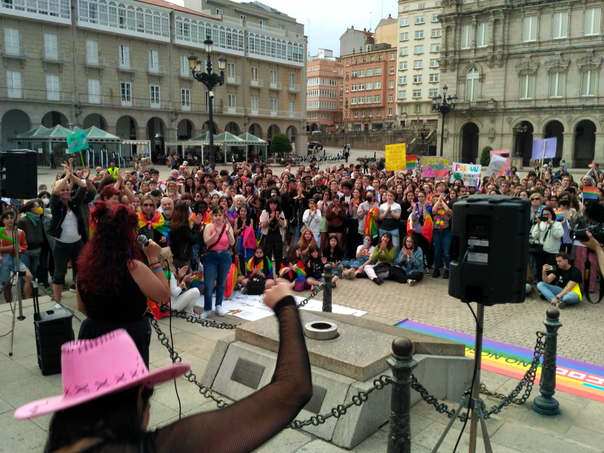 OCorunha's tweet photo. 😱 Aínda estamos flipando cas case 5.000 persoas que nos acompañachedes onte na manifestación ✊🏻🏳️‍🌈 

Moitas grazasa todes😍 e isto non rematou onte, estade atentas as nosas redes!!

✊🏻🔥🏳️‍🌈Orgullo Rebelde Orgullo Disidente🏳️‍🌈🔥✊🏻 https://t.co/mYaMJ2i8c0